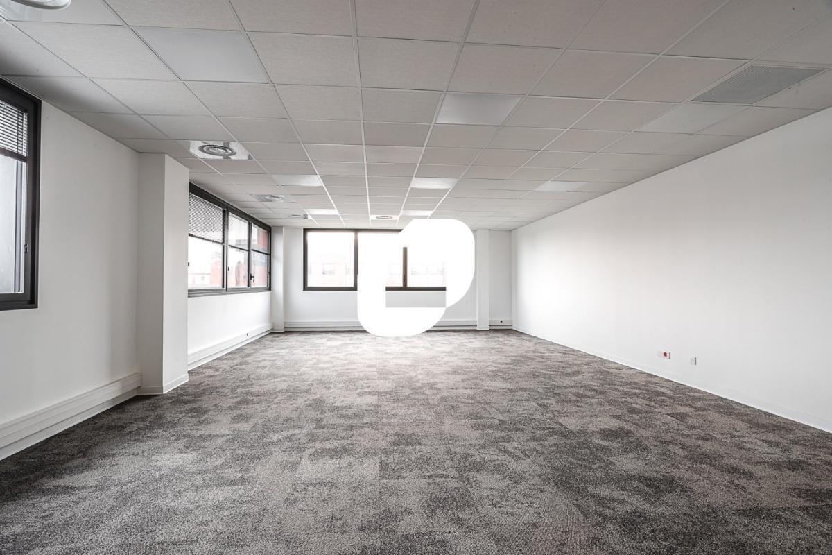 Office in Serris for lease Interior Photo- Image 1 of 4