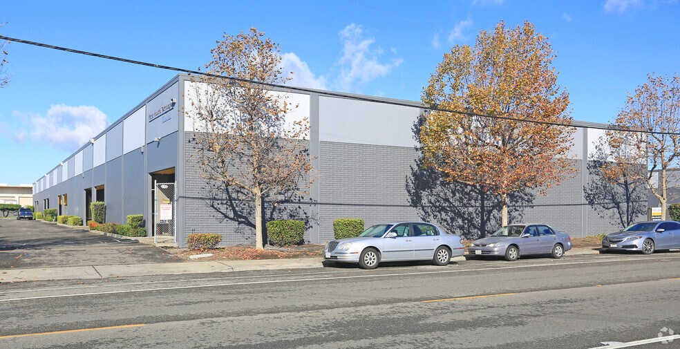 2116-2132 Adams Ave, San Leandro, CA à louer - Photo du bâtiment - Image 2 de 2