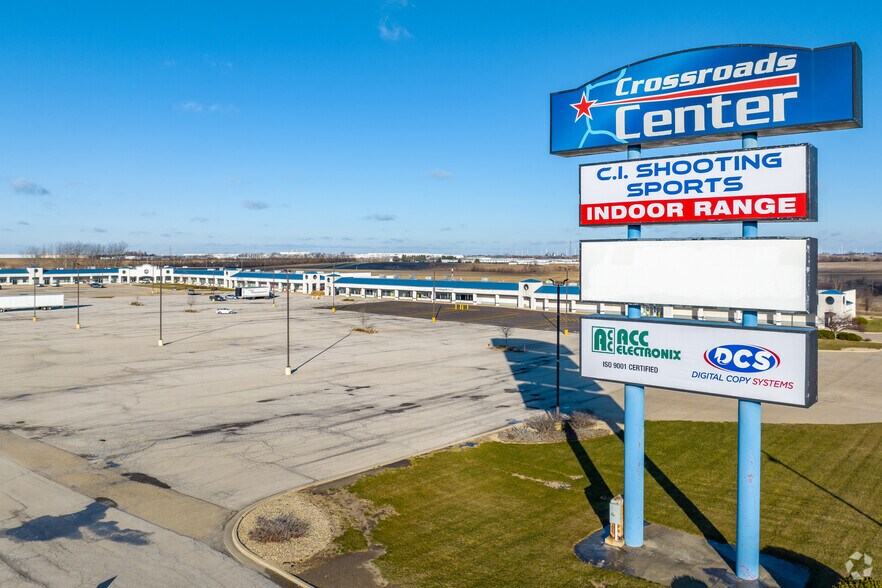 420-482 Wylie Dr, Normal, IL à vendre - Photo du bâtiment - Image 1 de 9