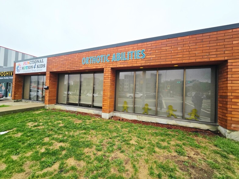 10525 116 St NW, Edmonton, AB for lease - Building Photo - Image 2 of 23