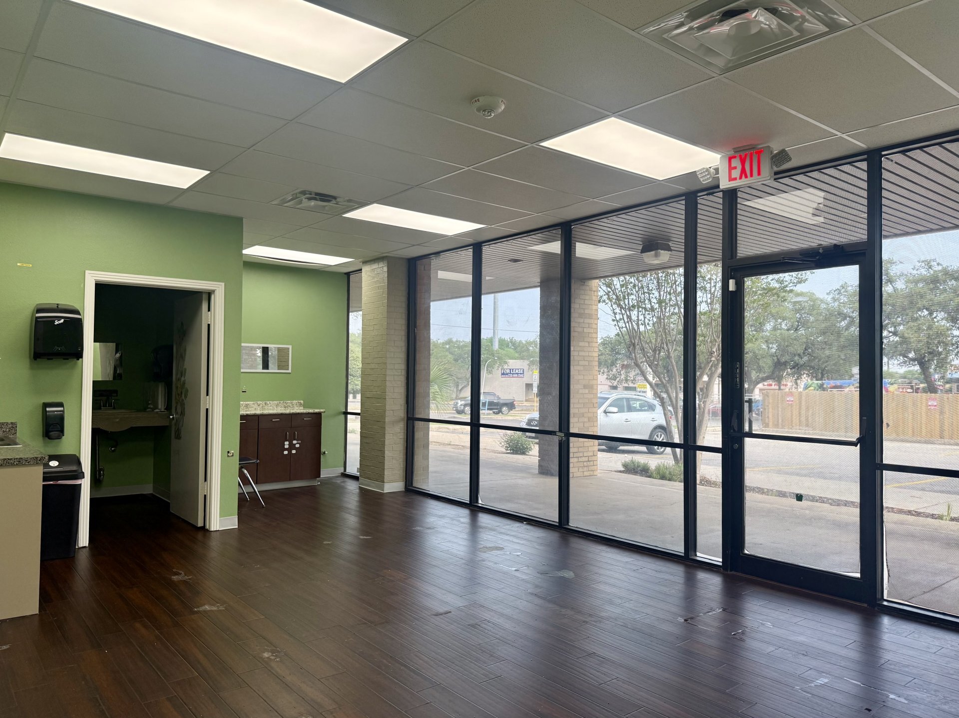 2235 Thousand Oaks Dr, San Antonio, TX à louer Photo intérieure- Image 1 de 13