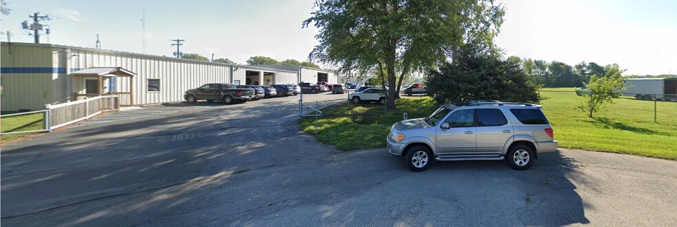 965 Repp Dr, Columbus, IN à louer - Photo du bâtiment - Image 3 de 15