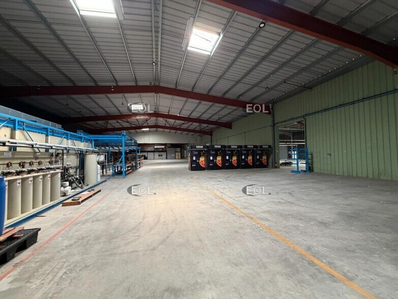 Industrial in Bollène for sale - Building Photo - Image 2 of 8