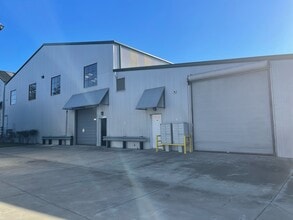 3701 Collins Ave, Richmond, CA à louer Photo du bâtiment- Image 2 de 12