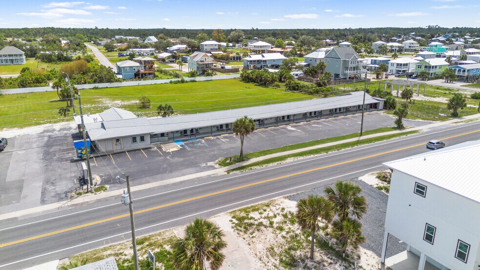 8010 W Highway 98, Port Saint Joe, FL à vendre - Photo du bâtiment - Image 2 de 6