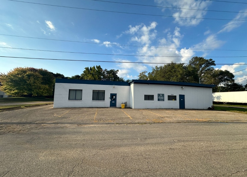 838 Boston St SE, Grand Rapids, MI for lease - Building Photo - Image 2 of 5