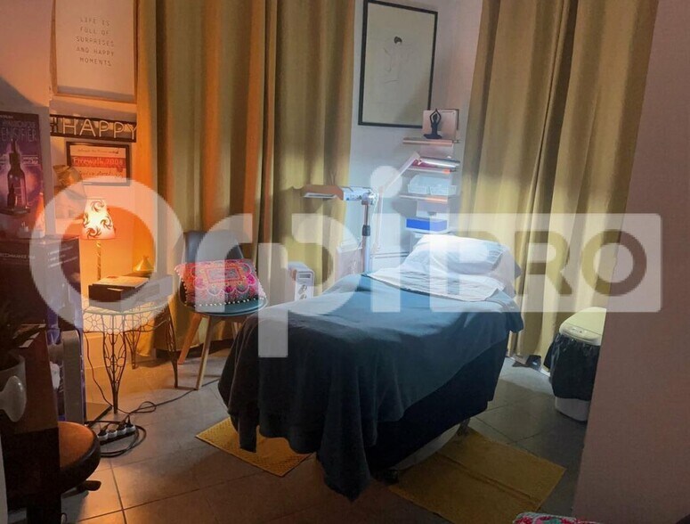 Retail in Gif-sur-Yvette for sale - Interior Photo - Image 3 of 6
