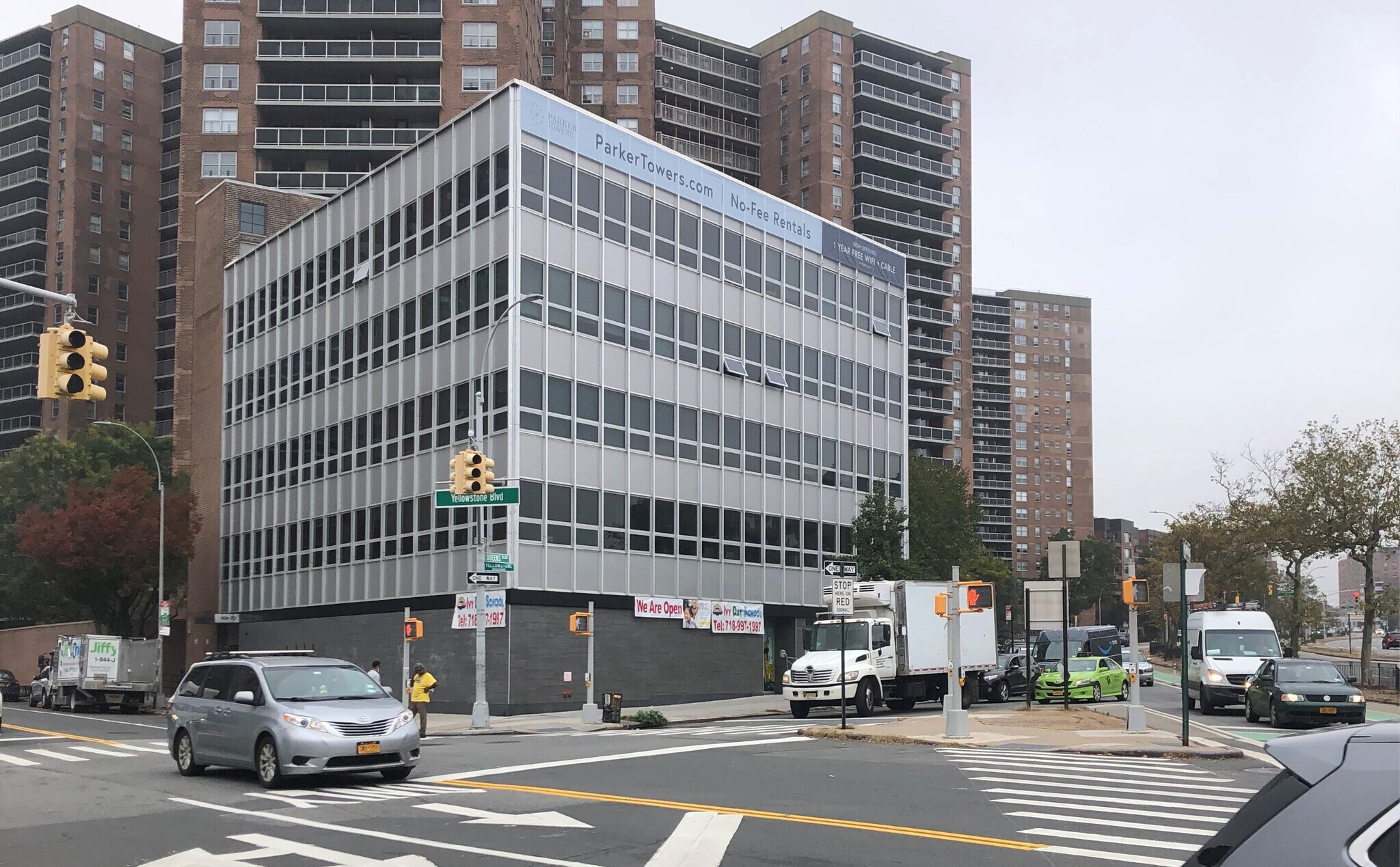 104-70 Queens Blvd, Forest Hills, NY à louer Photo du bâtiment- Image 1 de 6