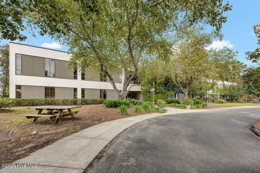 5041 New Centre Dr, Wilmington, NC à vendre - Photo du bâtiment - Image 1 de 20