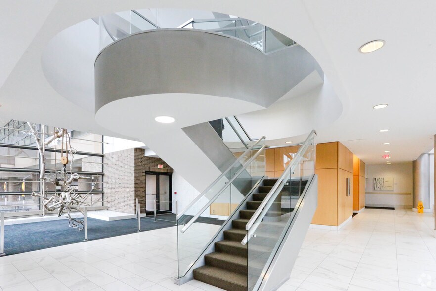 26533 Evergreen Rd, Southfield, MI à louer - Hall d’entrée - Image 3 de 18