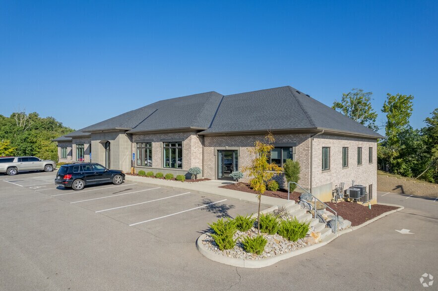 6730 Ruwes Oak Dr, Cincinnati, OH à louer - Photo du bâtiment - Image 1 de 4