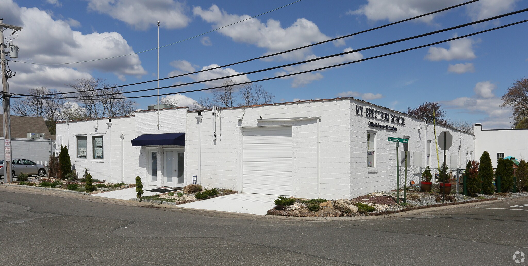 3 Secatoag Ave, Port Washington, NY à louer Photo du bâtiment- Image 1 de 17