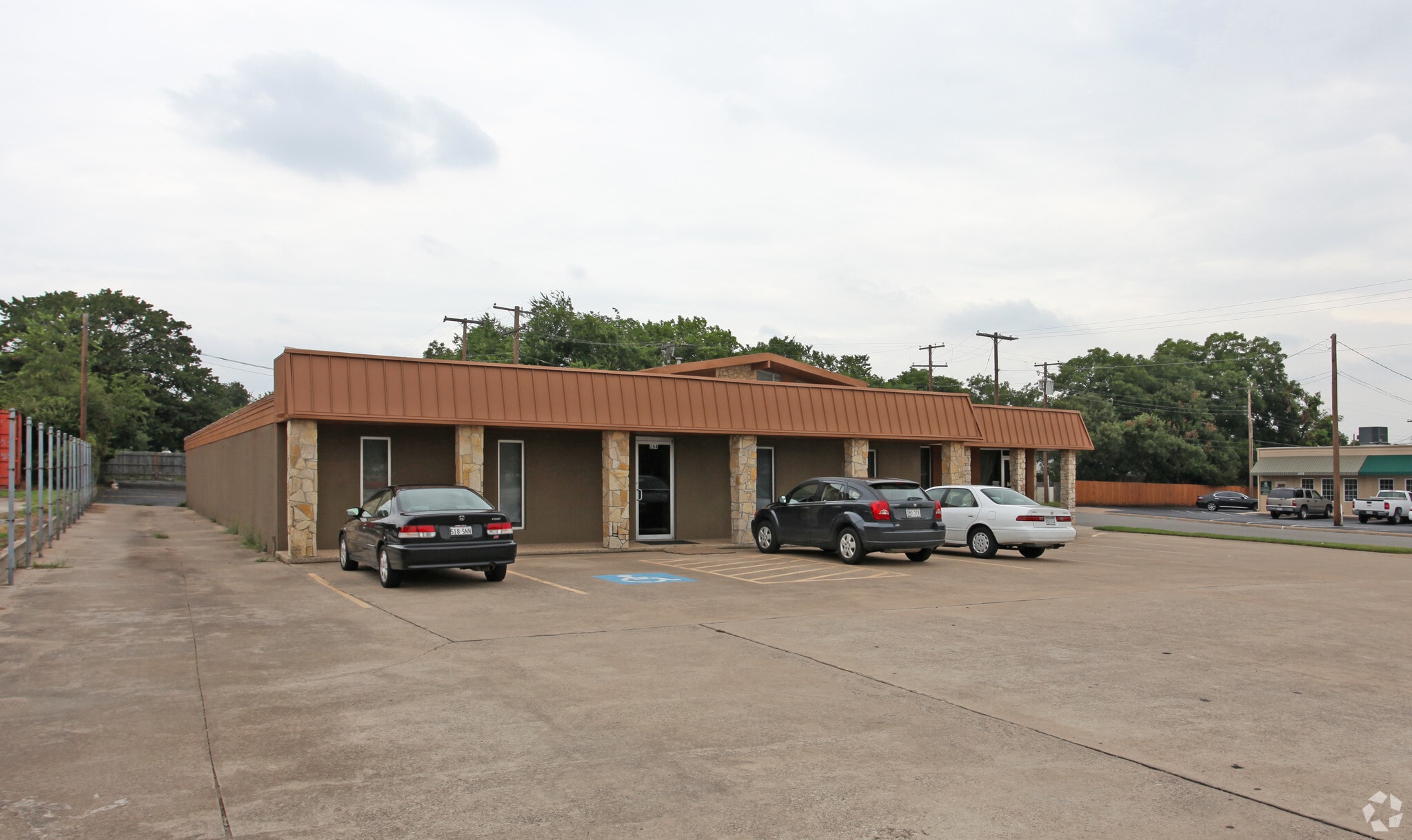 200-204 W Bedford Euless Rd, Hurst, TX for lease Building Photo- Image 1 of 6