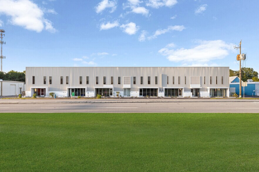 1331 E Broadway St, Pearland, TX à louer - Photo du bâtiment - Image 3 de 11