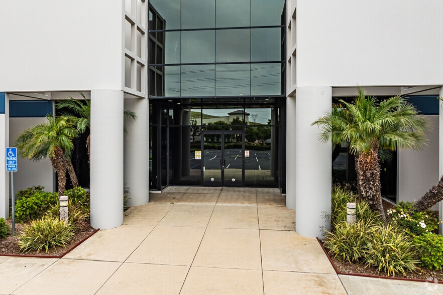 4061 E Francis St, Ontario, CA for lease - Building Photo - Image 2 of 7