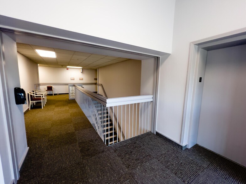 214 E Elm Ave, Monroe, MI à louer - Photo intérieure - Image 2 de 8