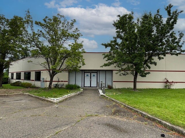 9870 A Redhill Dr, Blue Ash, OH à louer - Photo du bâtiment - Image 2 de 19