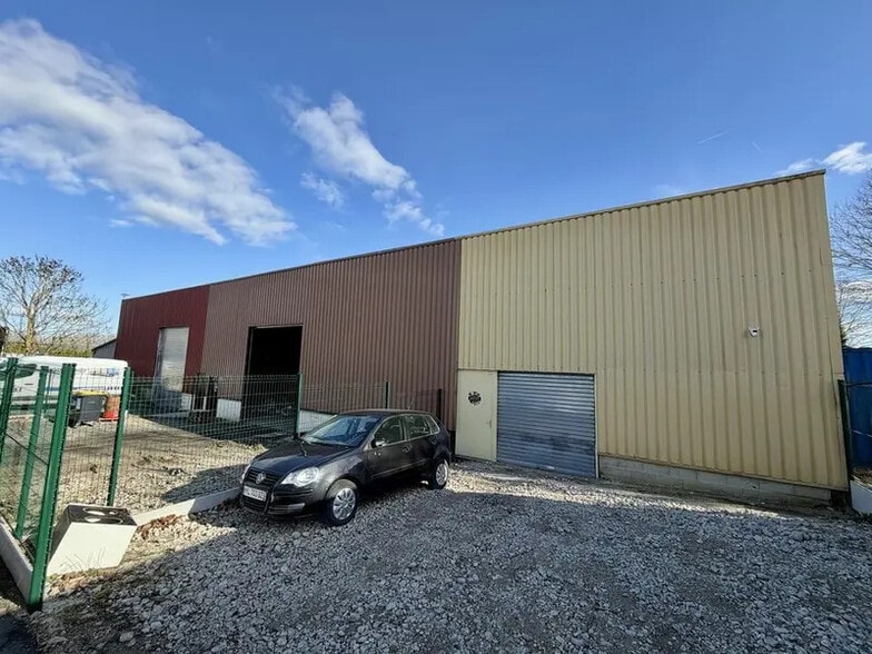 Flex in Saint-Soupplets for lease - Building Photo - Image 3 of 7
