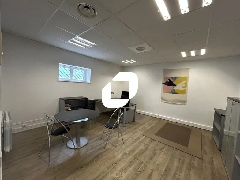 Office in Fontenay-sous-Bois for lease - Interior Photo - Image 1 of 10