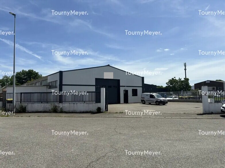 Flex in Cugnaux for lease - Building Photo - Image 2 of 8