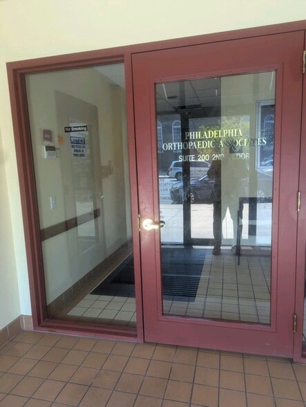 2410 S Broad St, Philadelphia, PA for lease - Building Photo - Image 3 of 6