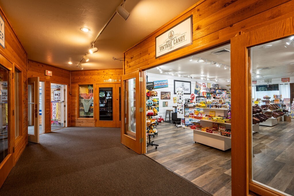 7828 State Highway 42, Egg Harbor, WI 54209 - Unité B2 -  - Photo intérieure - Image 1 of 10