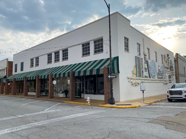 111 S Spring St, Tupelo, MS à louer - Photo du bâtiment - Image 2 de 6