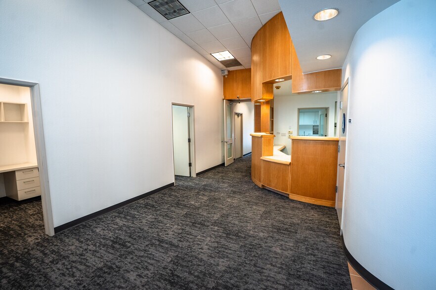 816 W Yosemite Ave, Madera, CA à louer - Photo du bâtiment - Image 3 de 15