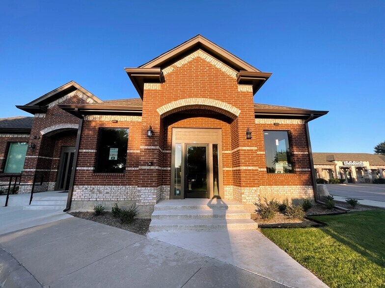 1511 W McDermott Dr, Allen, TX à vendre - Photo du bâtiment - Image 1 de 17
