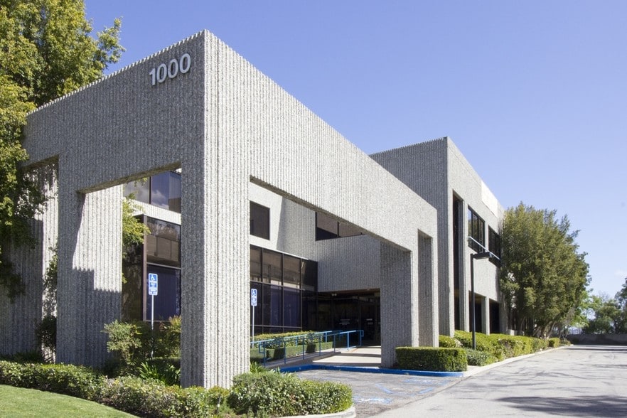 1000 Business Center Cir, Newbury Park, CA à louer - Photo du bâtiment - Image 1 de 6