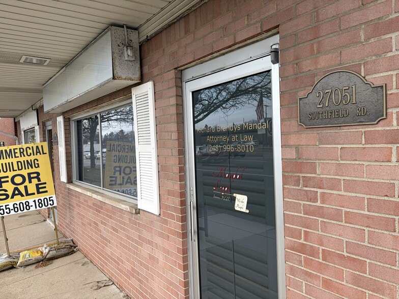 27051 Southfield Rd, Lathrup Village, MI à vendre - Photo du bâtiment - Image 2 de 62