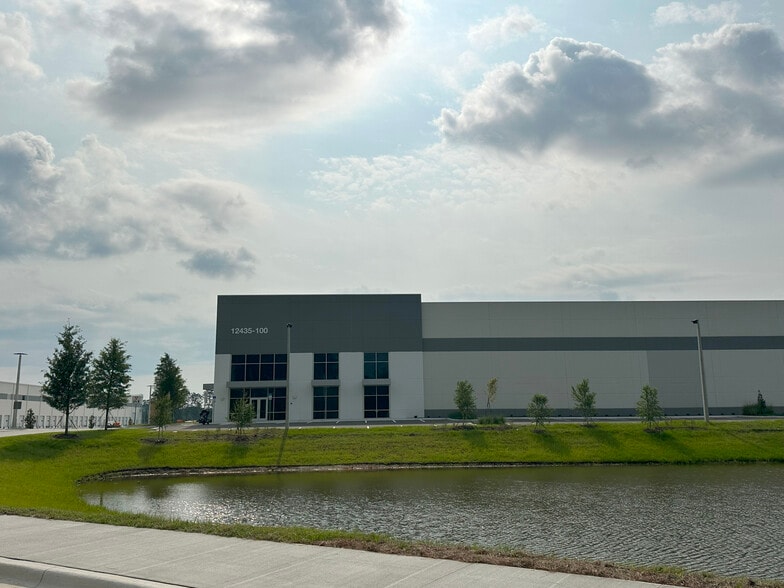 12435 Lem Turner Rd, Jacksonville, FL for lease - Building Photo - Image 3 of 24