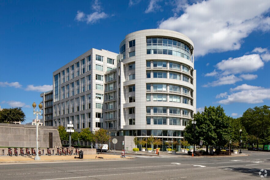101 Constitution Ave NW, Washington, DC à louer - Photo du bâtiment - Image 3 de 11