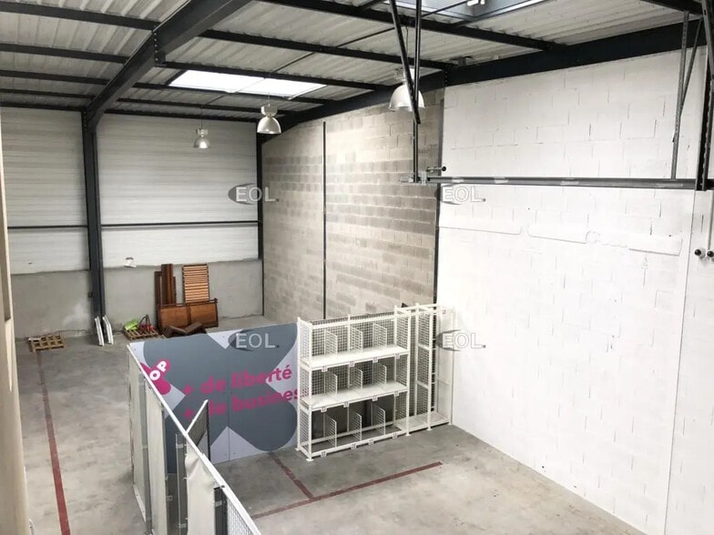 Flex in Mions for lease - Interior Photo - Image 3 of 6