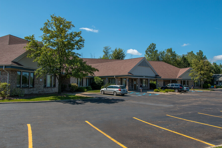 2405 Woodlake Dr, Okemos, MI for lease - Building Photo - Image 3 of 8