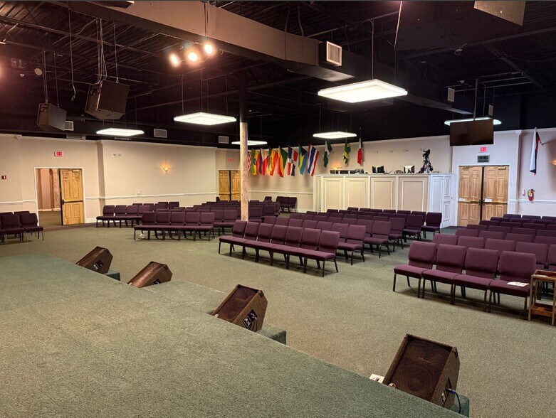 4020 Capital Blvd, Raleigh, NC for lease - Interior Photo - Image 2 of 10