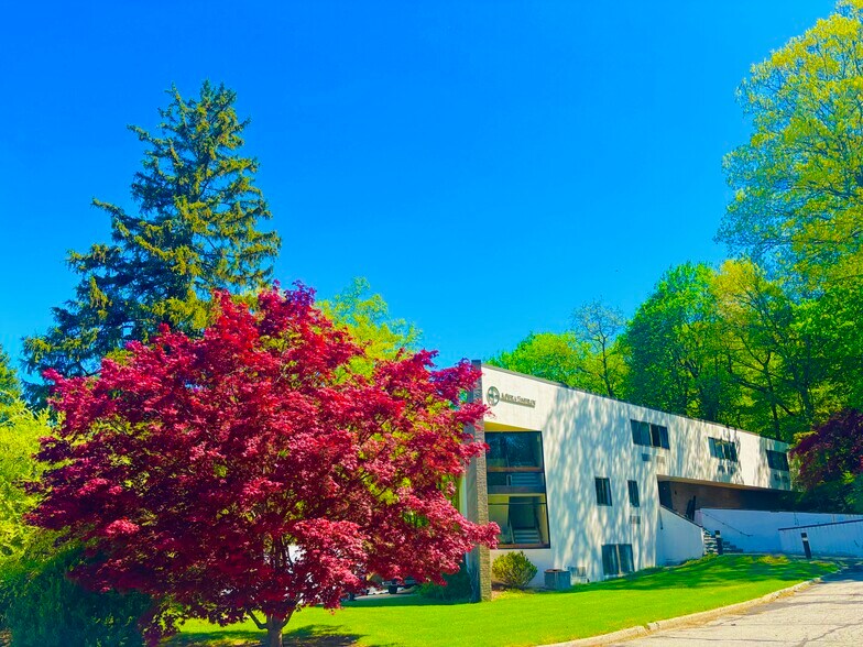 555 Pleasantville Rd, Briarcliff Manor Village, NY à louer - Photo du bâtiment - Image 1 de 5
