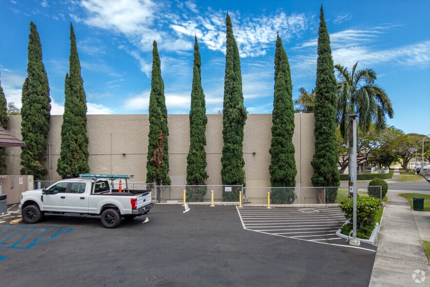 4747 Kilauea Ave, Honolulu, HI for lease - Building Photo - Image 2 of 10