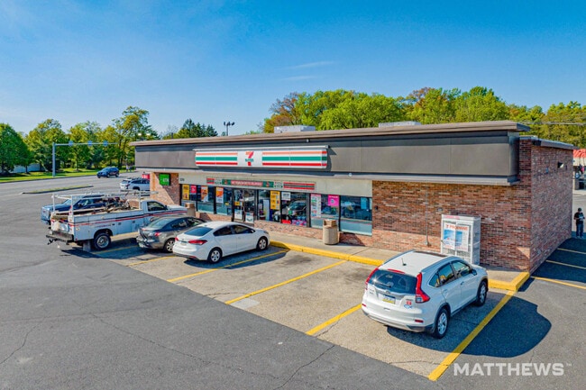 More details for 2251 Veterans Hwy, Levittown, PA - Retail for Sale
