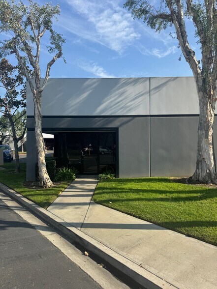 12015 Slauson Ave, Santa Fe Springs, CA à louer - Photo du bâtiment - Image 1 de 4