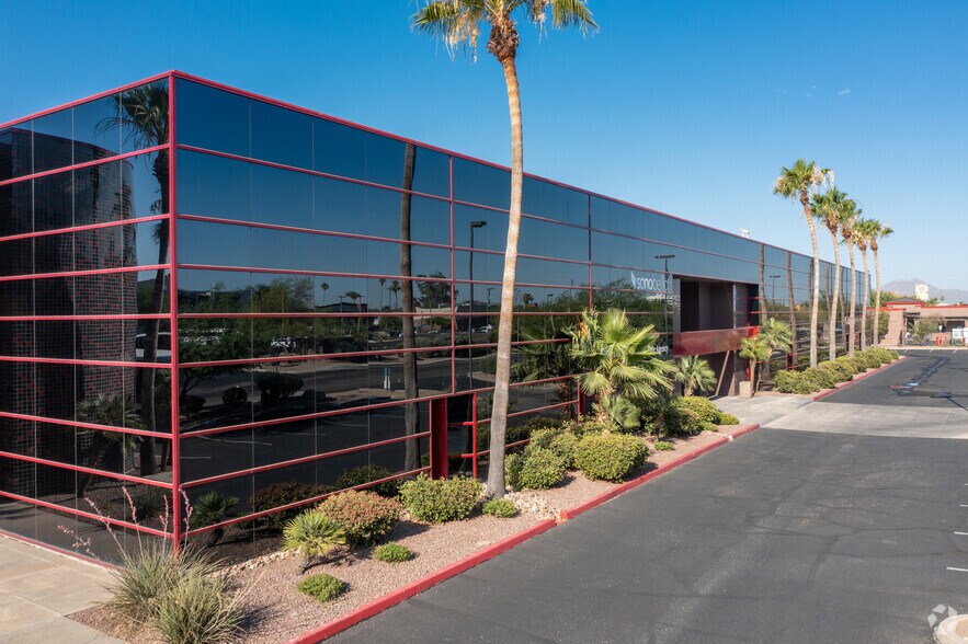 800 E Wetmore Rd, Tucson, AZ à louer - Photo du bâtiment - Image 1 de 9