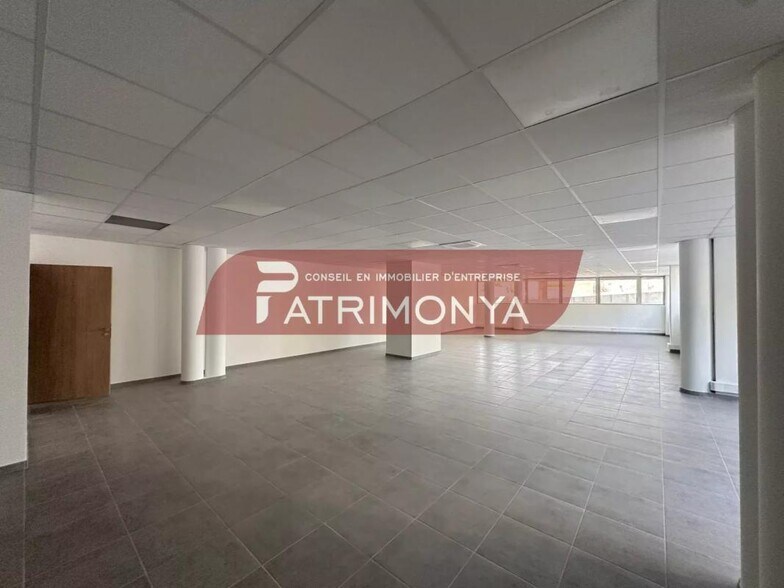 Office in Marseille 11Eme for lease - Interior Photo - Image 3 of 7