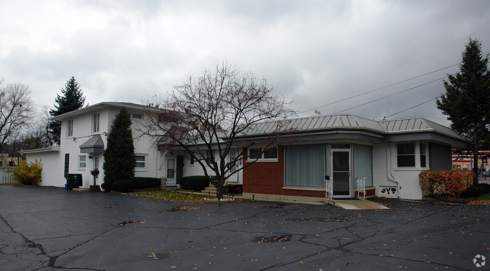 117 Park Ave, Libertyville, IL for lease - Building Photo - Image 2 of 2