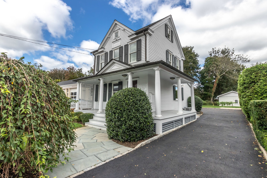 1921 Boston Post Rd, Darien, CT à vendre - Photo du bâtiment - Image 1 de 1