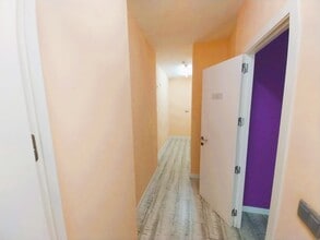 Retail in Madrid, Madrid for lease Interior Photo- Image 2 of 8