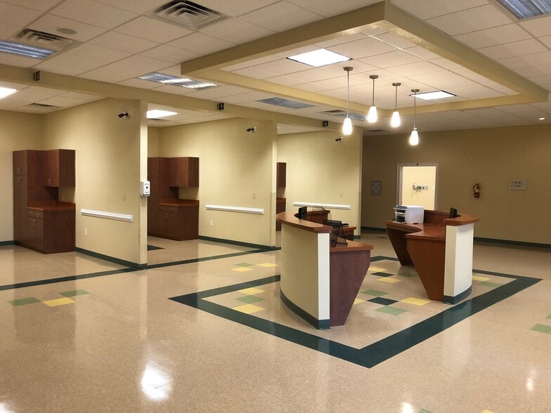 102 Northside Park, Elizabeth City, NC for sale - Interior Photo - Image 2 of 11