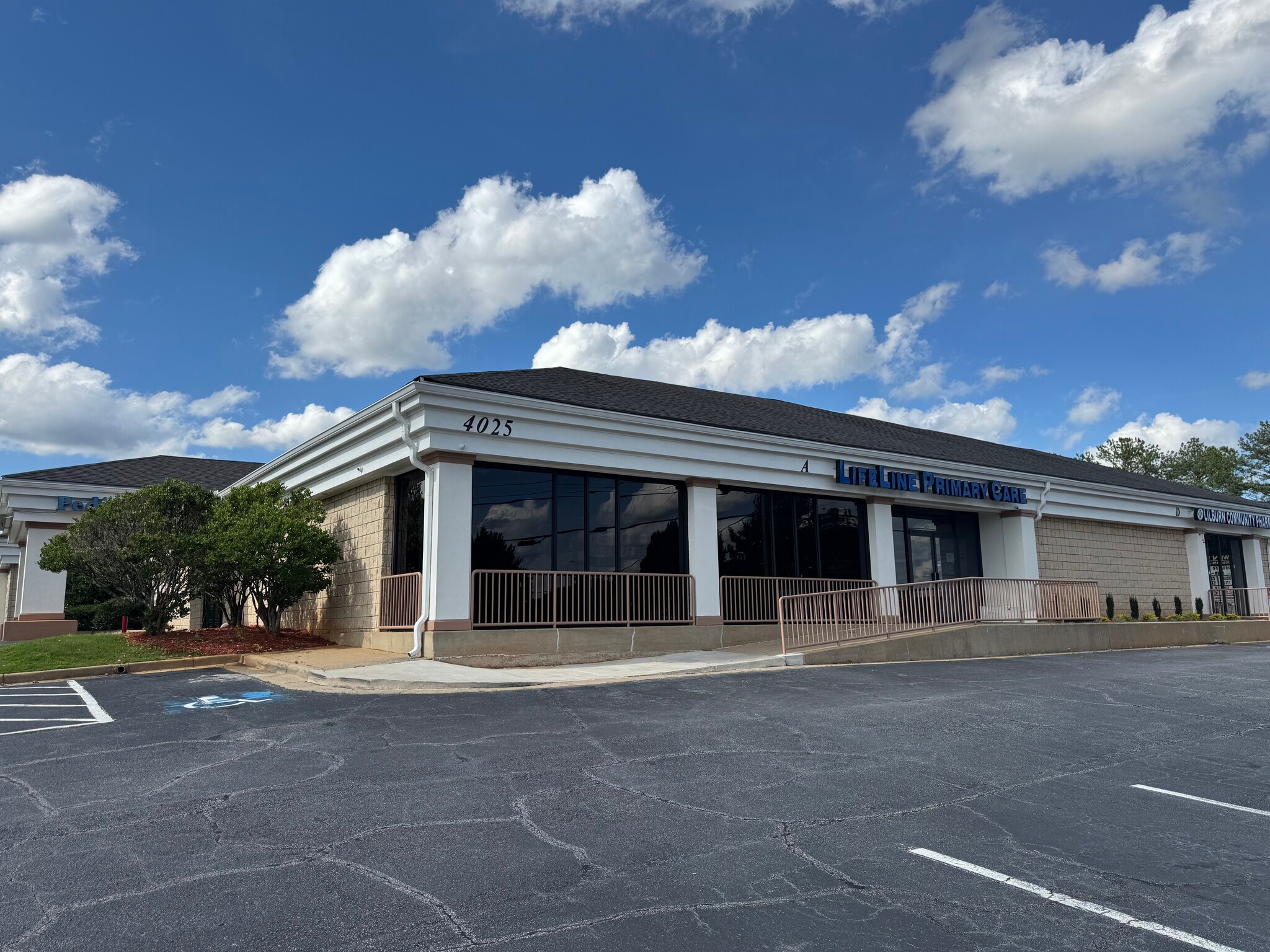 4025 Lawrenceville Hwy, Lilburn, GA for lease Primary Photo- Image 1 of 2