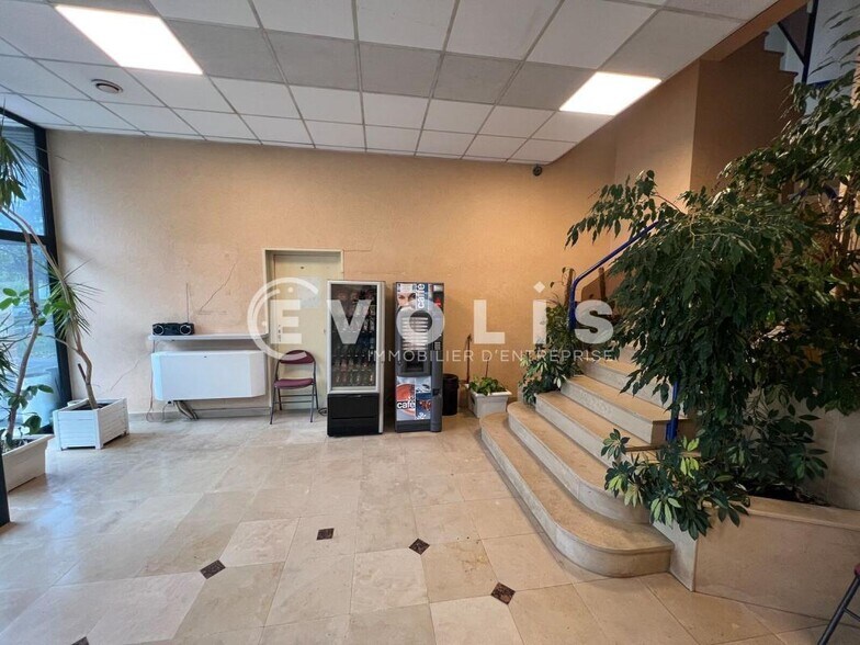 Office in Valenton for lease - Lobby - Image 3 of 13