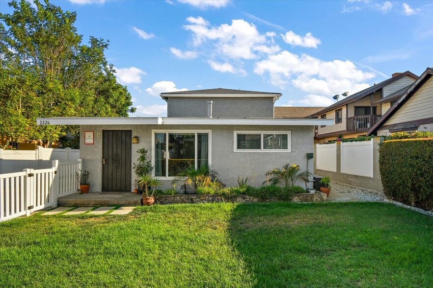 2226 Voorhees Ave, Redondo Beach, CA for sale - Building Photo - Image 2 of 40