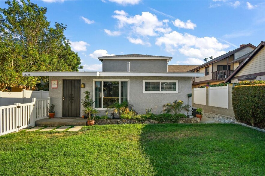 2226 Voorhees Ave, Redondo Beach, CA à vendre - Photo du bâtiment - Image 2 de 40